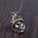 Men's Retro Punk Gothic Cape Skull Pendant Necklace Suitable for Cool Men's Rock Party Locomotive Jewelry