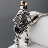 Men's Retro Punk Gothic Cape Skull Pendant Necklace Suitable for Cool Men's Rock Party Locomotive Jewelry