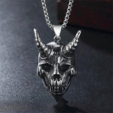 Men's Retro Punk Gothic Cape Skull Pendant Necklace Suitable for Cool Men's Rock Party Locomotive Jewelry