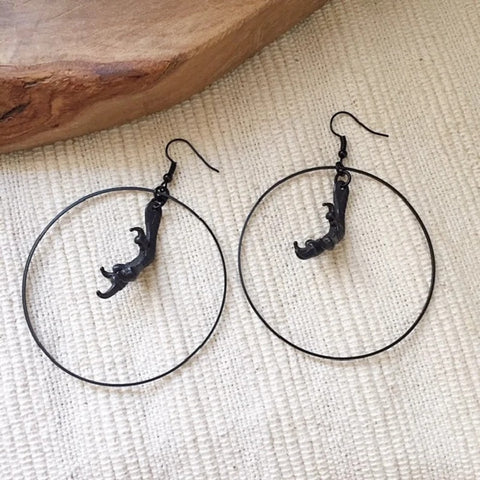 BLACK Gothic Basilisk The Beast Comes At Night Earrings Moon Dangle Claw Witch Creativity Punk Jewelry Gift Women Halloween