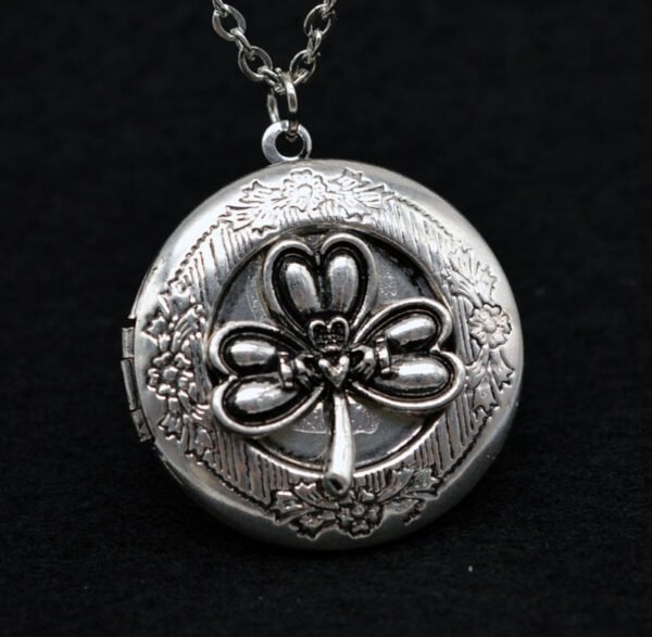 1pcs Antique Silver Shamrock Hold Hand Ring Locket With 28" Chains