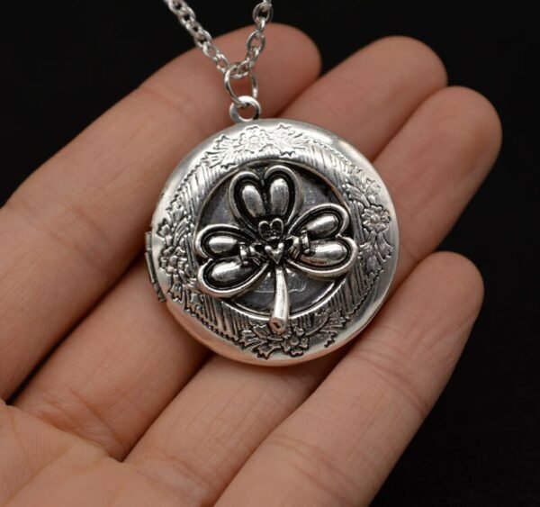 1pcs Antique Silver Shamrock Hold Hand Ring Locket With 28" Chains