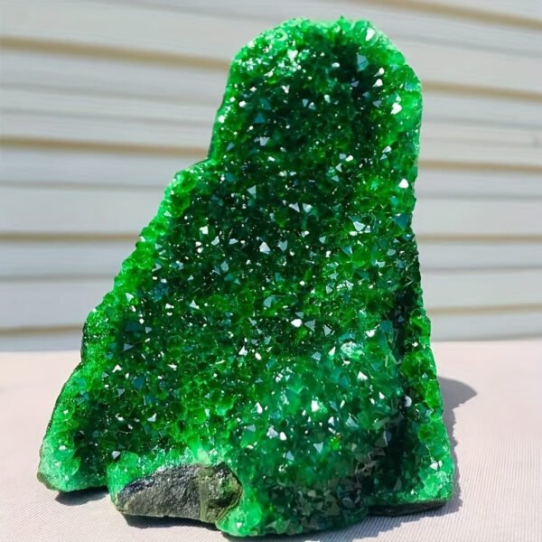 1pc Avant-Garde Green Crystal Cluster - Elegant Home & Office Decor, Unique Crystal Cave Display Piece, Collector's Perfect Gift, Natural Rock Crystal Formation