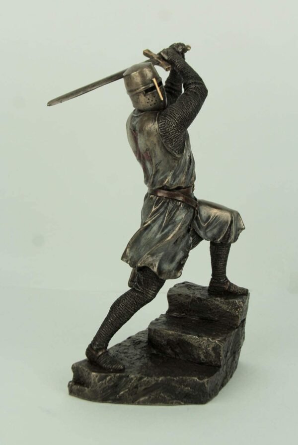 Magic  Collection~Templar Knight Wielding Double Handed Sword Statue