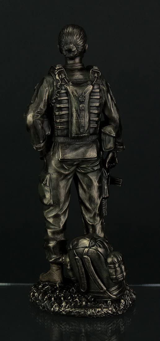 Magic  Collection~U.S. Female Soldier - Defend & Serve Statue Sculpture Figurine