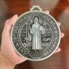 EXTRA LARGE 5 INCH ST BENEDICT CROSS MEDAL VINTAGE BRASS TONE FINISH FOR WALL OR DESK DISPLAY/MEDALLA DE SAN BENITO