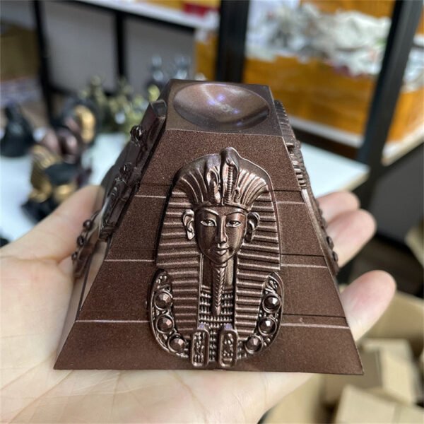 Ancient Egyptian Pyramid Queen Statue Crystal Ball Holder Resin Ornaments Macgic Ball Stand Resin Crafts Collectibles Home Decor