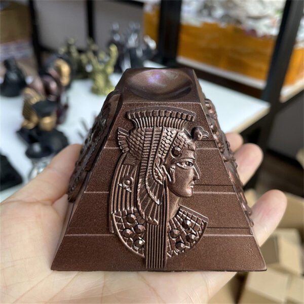 Ancient Egyptian Pyramid Queen Statue Crystal Ball Holder Resin Ornaments Macgic Ball Stand Resin Crafts Collectibles Home Decor