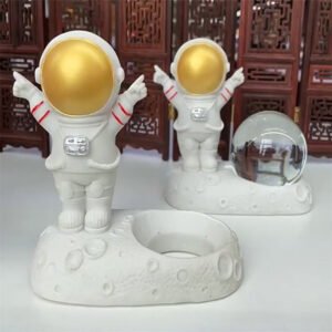 Astronaut Spaceman Model Resin Ornaments Crystal Ball Display Pendulum Stand Creative Office Desktop Home Decor Gifts