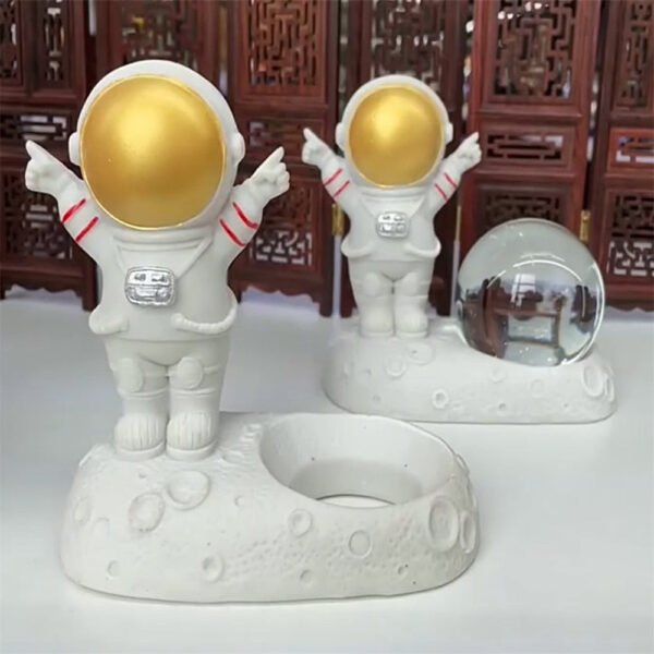 Astronaut Spaceman Model Resin Ornaments Crystal Ball Display Pendulum Stand Creative Office Desktop Home Decor Gifts