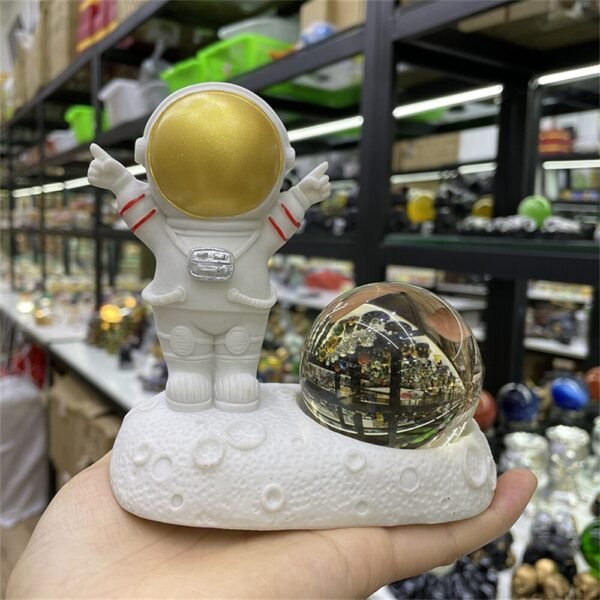 Astronaut Spaceman Model Resin Ornaments Crystal Ball Display Pendulum Stand Creative Office Desktop Home Decor Gifts