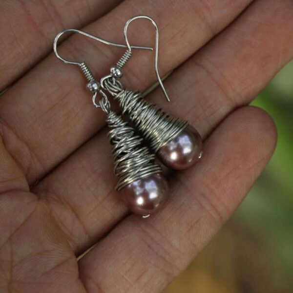 Elegant intellectual pearl earrings with large pearls as a gift for her