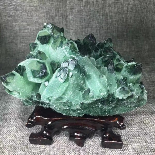 Magicun Crystal~Green crystal cluster home lucky town house evil spirits ornaments original stone degaussing Feng Shui transshipment
