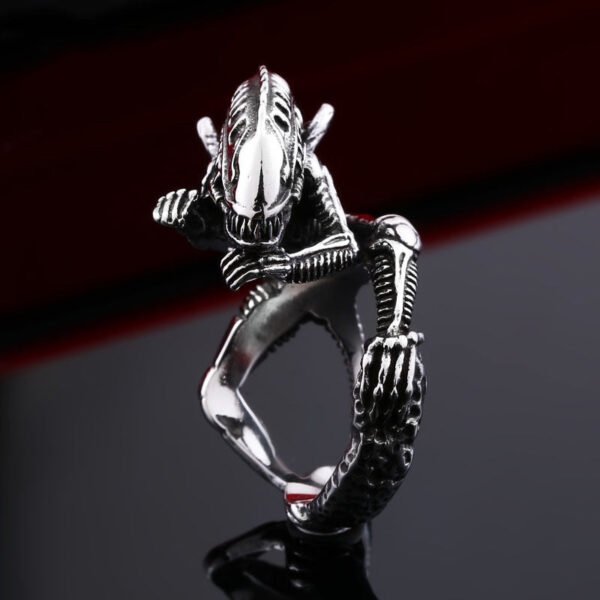 Vintage Alien Predator Finger Ring