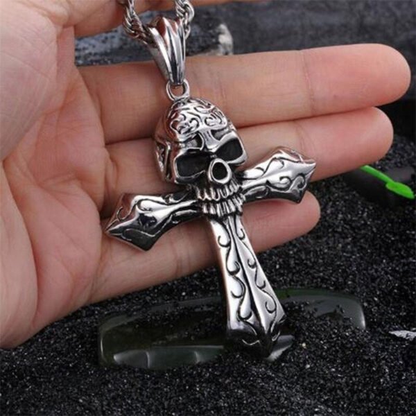 Men's Retro Punk Gothic Cape Skull Pendant Necklace Suitable for Cool Men's Rock Party Locomotive Jewelry