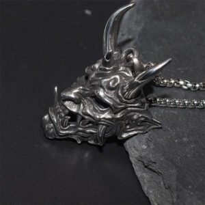 Men's Retro Punk Gothic Cape Skull Pendant Necklace Suitable for Cool Men's Rock Party Locomotive Jewelry