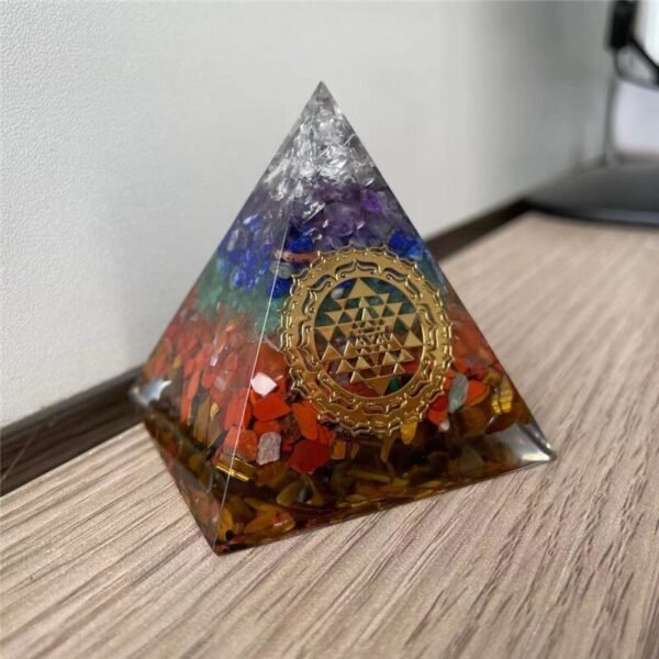 Natural Fluorite Crystal Pyramid Quartz Healing Stone Chakra Orgonite Reiki Crystal Altar Props Gem Stone Borad game