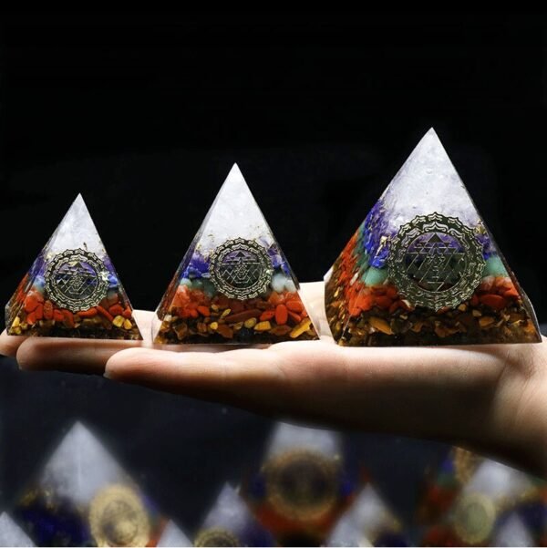 Natural Fluorite Crystal Pyramid Quartz Healing Stone Chakra Orgonite Reiki Crystal Altar Props Gem Stone Borad game