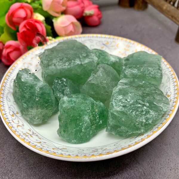 Magicun Crystal~Natural green strawberry crystal stone crystal original stone green crystal original stone ore decoration decoration