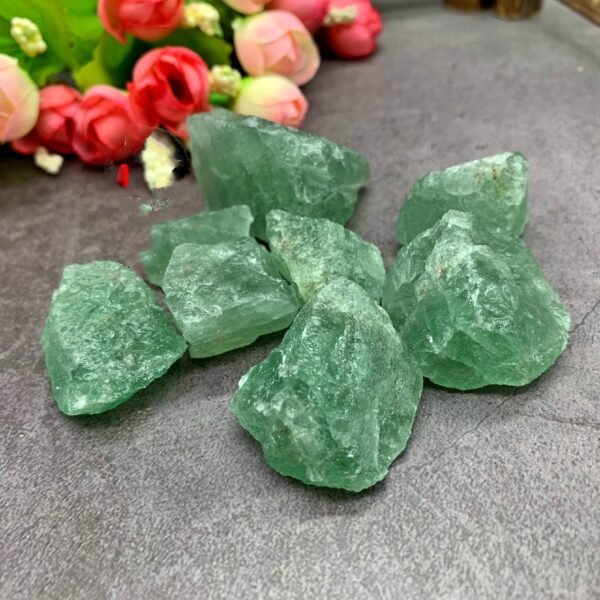 Magicun Crystal~Natural green strawberry crystal stone crystal original stone green crystal original stone ore decoration decoration