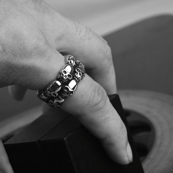 Magic Ring~ Skull Men Ring Viking Gothic Punk Rock Hip Hop Titanium Stainless Steel Silver Male Ring Biker Band Vintage Jewelry