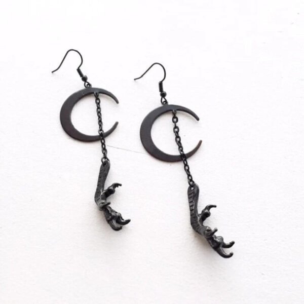 BLACK Gothic Basilisk The Beast Comes At Night Earrings Moon Dangle Claw Witch Creativity Punk Jewelry Gift Women Halloween