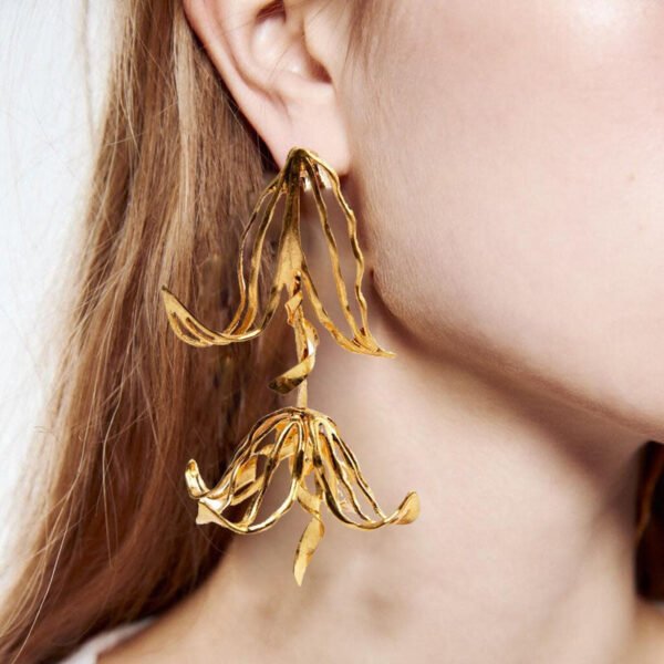 Oversiezd Hollow Tulip Dangle Earrings For Women 2022 Personality Metal Cool Retro Brand Flower Long Drop Earrings Jewelry Girls| |