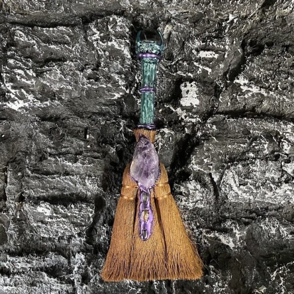 Wicca Broom Crystal Witch Broom Vintage Broom Wizard Diviner Priest Sacrificial Ceremony Expulsion Props Halloween Home Decor