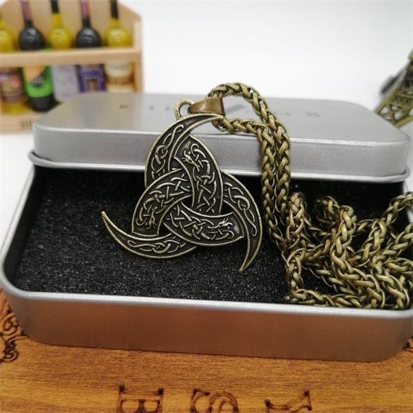 New Magicun Viking~Viking Pendant Triple Horn of Odin Smybol  Ancient silver vintage style pagan jewelry 1pc