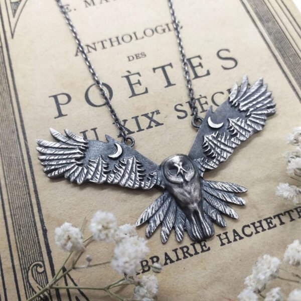 Vintage Flying Owl Pendant Necklace Woman Men Mental Charm Chain Necklace