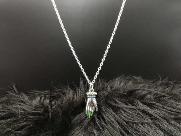 Witch Tarot Card Hand Symbol Pendant Necklace Pagan Psychic Fortune Teller Divination