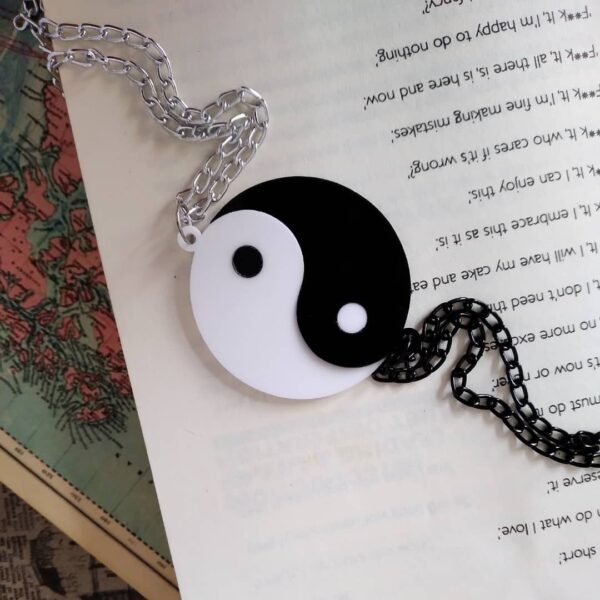 Ying Yang 2 Piece Necklaces Black and White Yin Yang Pendant for Couples Lover Best Friends Friendship Women Unisex Tai Chi