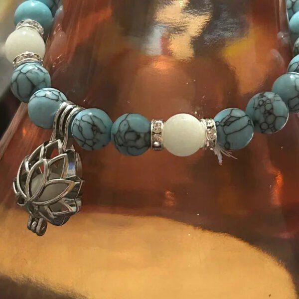 Turquoise Crystal Glow-in-the-Dark Bracelet for Balance and Healing - Elegant Gift for Women’s Birthdays
