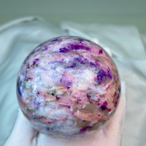 Natural powder lithium tourmaline ball energy gathering ball
