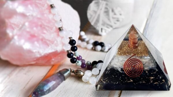 Crystal Orgone Pyramid – Orgonite Energy Generator with Copper-Wrapped Quartz and Shungite Crystals for Positive Energy