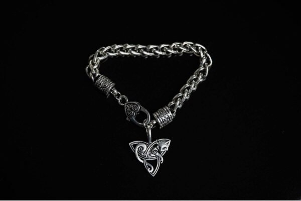 Celtic 6.5 Inches / 16.5 CM Cat Lying on Triquetra Chain Bracelet