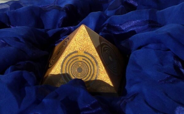 Orgone Energy~Orgone orgonite® powerful golden pyramid, quintuple power, 5 gold-plated (24K) Lakhovsky MWOs, Golden Ratio, abundance, welfare, prosperity