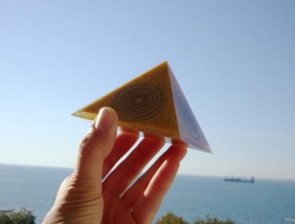 Orgone Energy~Orgone orgonite® powerful golden pyramid, quintuple power, 5 gold-plated (24K) Lakhovsky MWOs, Golden Ratio, abundance, welfare, prosperity