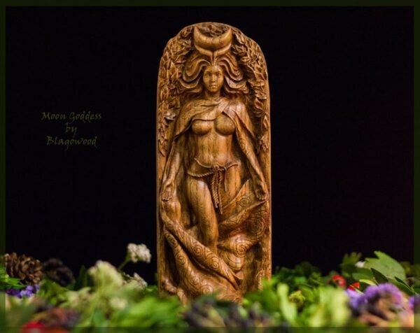 【Wood Sculpture】Moon goddess, Aradia, lunar goddess, celtic, pagan, wiccan, wicca, altar, druid, witches, gaelic, gods