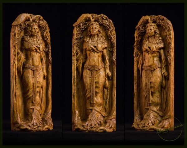 【Wood Sculpture】Morrigan, Morrigan goddess, Morrigu, war and fate goddess, Irish goddess, pagan, wiccan, wicca, altar, druid, witches, gaelic, celtic