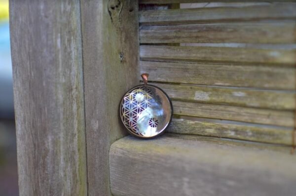 Orgone Energy~Orgonite® Pendant - Yin Yang flower of life orgone amulet pendant with quartz crystal. Protection from EMF / RF radiation of cell phone