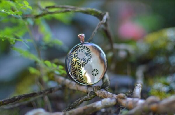 Orgone Energy~Orgonite® Pendant - Yin Yang flower of life orgone amulet pendant with quartz crystal. Protection from EMF / RF radiation of cell phone