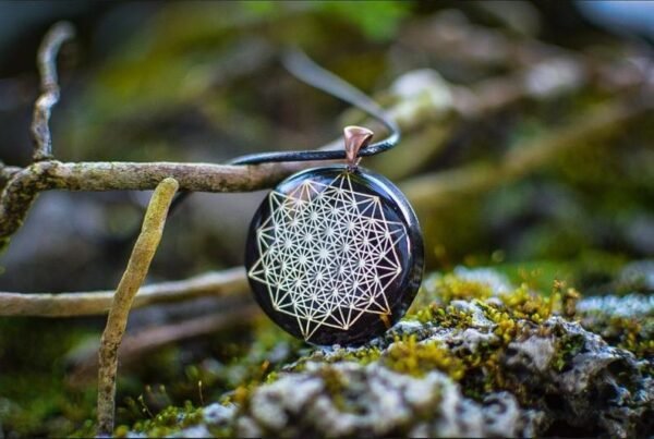 Orgone Energy~Orgonite® Pendant - 64 tetrahedron orgone amulet pendant with quartz crystal. Protection from EMF / RF radiation of cell phone