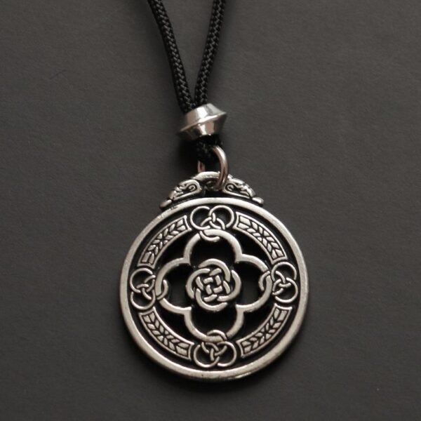 Magicun Taliman~Celtic Warriors Shield Pendant