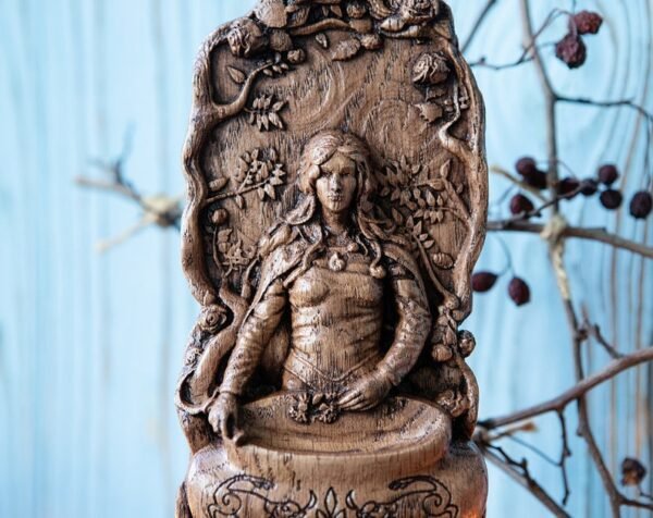 【Wood Sculpture】Ceridwen is a Celtic goddess of witchcraft, rebirth and transformations, pagan, wiccan, wicca, altar, druid, witches, gaelic