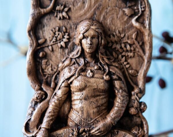 【Wood Sculpture】Ceridwen is a Celtic goddess of witchcraft, rebirth and transformations, pagan, wiccan, wicca, altar, druid, witches, gaelic