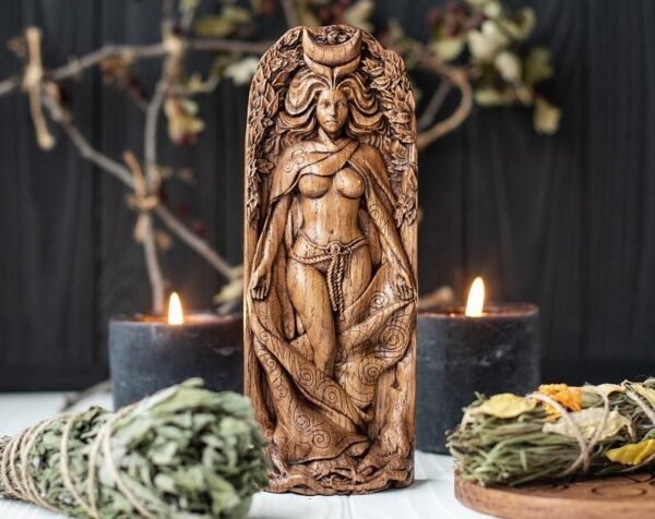【Wood Sculpture】Moon goddess, Aradia, lunar goddess, celtic, pagan, wiccan, wicca, altar, druid, witches, gaelic, gods