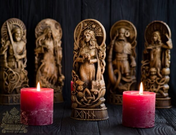 【Wood Sculpture】Idunn statue, Iduna, Iðunn, norse gods, wood carving altar heathen asatru viking god and goddes sculpture wooden scandinavian pantheon