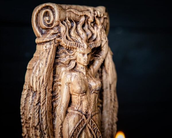 【Wood Sculpture】LILITH statuette, Goddess of Feminine, Astarothn Sumerian Wiccan Wisdom pagan wicca altar witches
