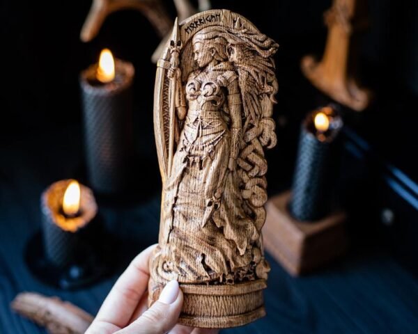 【Wood Sculpture】Morrigan, Morrigu, war and fate goddess, Irish goddess, pagan, wiccan, wicca, altar, druid, witches, gaelic, celtic